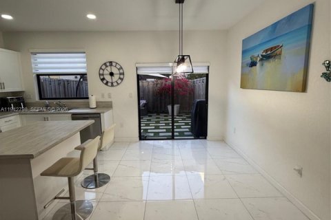 Touwnhouse à louer à Miami, Floride: 3 chambres, 122.63 m2 № 2000148 - photo 11