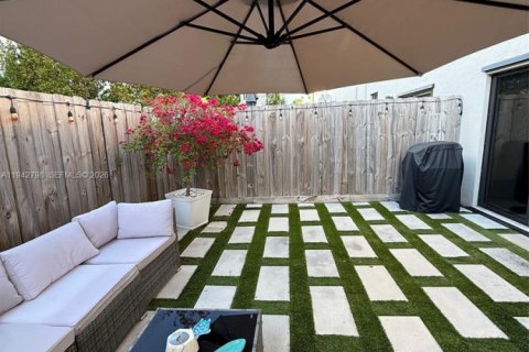 Touwnhouse à louer à Miami, Floride: 3 chambres, 122.63 m2 № 2000148 - photo 15