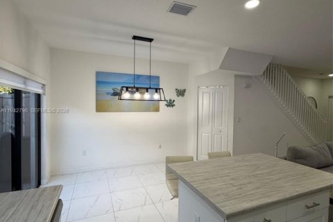 Touwnhouse à louer à Miami, Floride: 3 chambres, 122.63 m2 № 2000148 - photo 9