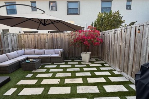 Touwnhouse à louer à Miami, Floride: 3 chambres, 122.63 m2 № 2000148 - photo 13