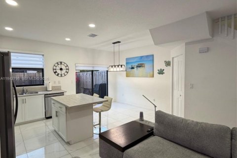 Touwnhouse à louer à Miami, Floride: 3 chambres, 122.63 m2 № 2000148 - photo 7