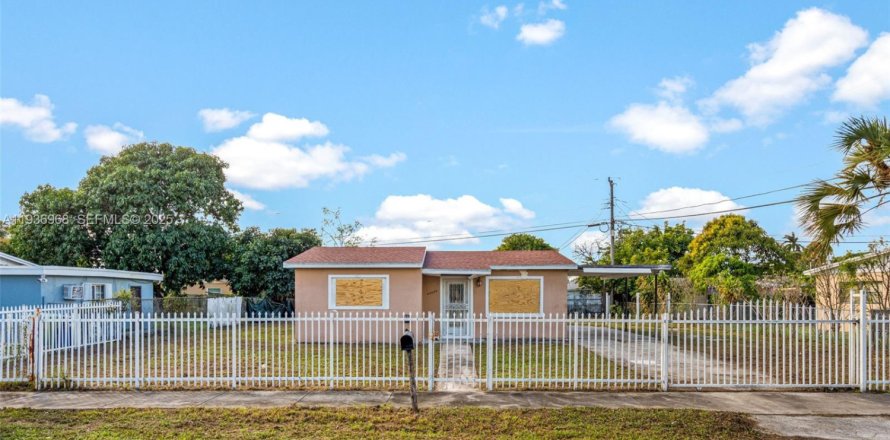 Дом в Майами-Гарденс, Флорида 3 спальни, 117.89м2 № 1994874