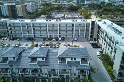 Купить кондоминиум в Дорал, Флорида 2 спальни, 104.42м2, № 1698559 - фото 24