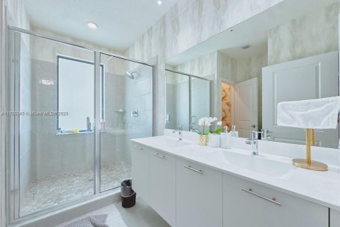 Купить кондоминиум в Дорал, Флорида 2 спальни, 104.42м2, № 1698559 - фото 8