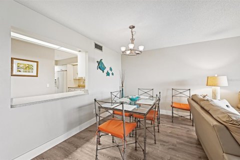 Condo in Longboat Key, Florida, 2 bedrooms  № 1904197 - photo 10