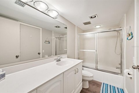 Condo in Longboat Key, Florida, 2 bedrooms  № 1904197 - photo 17
