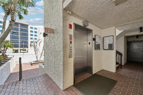 Condo in Longboat Key, Florida, 2 bedrooms  № 1904197 - photo 4