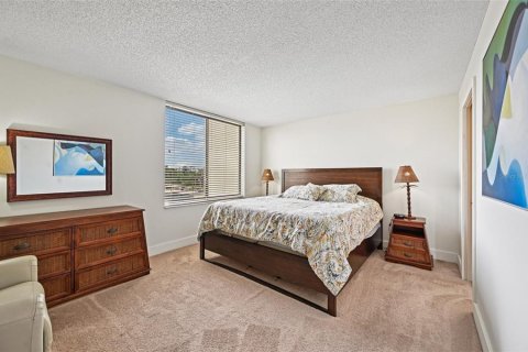 Condo in Longboat Key, Florida, 2 bedrooms  № 1904197 - photo 18