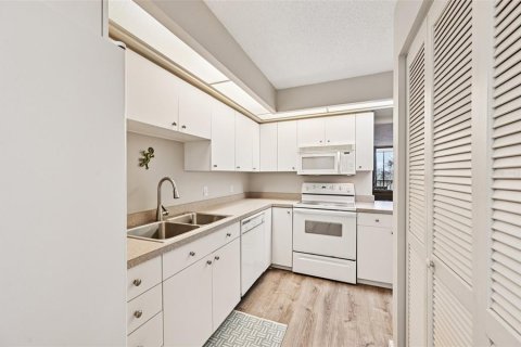 Condo in Longboat Key, Florida, 2 bedrooms  № 1904197 - photo 13