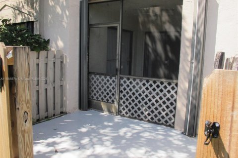 Condo in Sunrise, Florida, 3 bedrooms  № 1942180 - photo 27