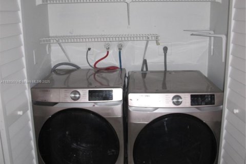 Condo in Sunrise, Florida, 3 bedrooms  № 1942180 - photo 24