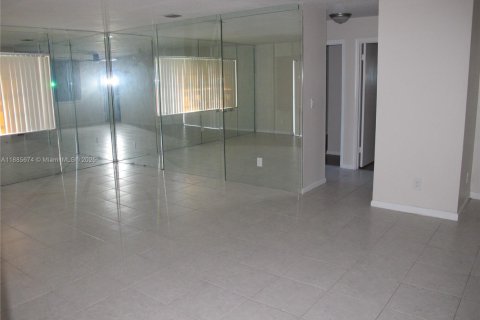 Condo in Sunrise, Florida, 3 bedrooms  № 1942180 - photo 10
