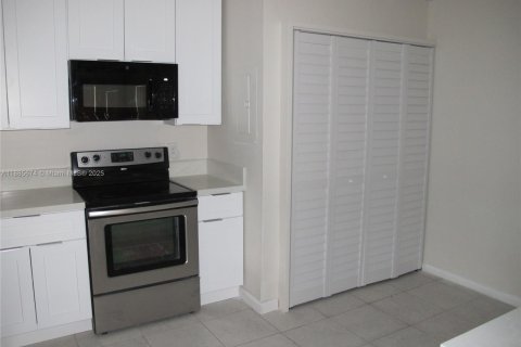 Condo in Sunrise, Florida, 3 bedrooms  № 1942180 - photo 4