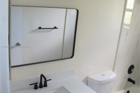 Condo in Sunrise, Florida, 3 bedrooms  № 1942180 - photo 19