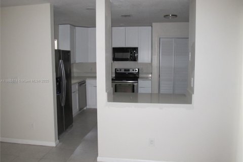 Condo in Sunrise, Florida, 3 bedrooms  № 1942180 - photo 6