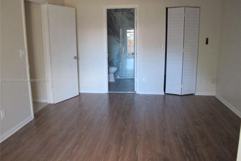 Condo in Sunrise, Florida, 3 bedrooms  № 1942180 - photo 13