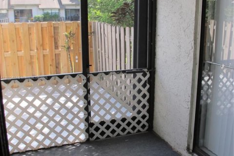 Condo in Sunrise, Florida, 3 bedrooms  № 1942180 - photo 25
