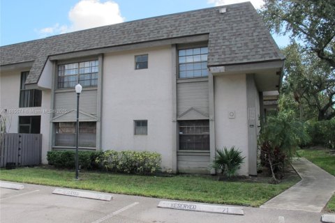 Condominio en alquiler en Sunrise, Florida, 3 dormitorios, 110.09 m2 № 1942180 - foto 1