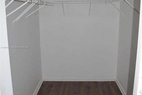 Condo in Sunrise, Florida, 3 bedrooms  № 1942180 - photo 14