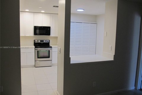 Condo in Sunrise, Florida, 3 bedrooms  № 1942180 - photo 7