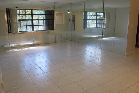 Condo in Sunrise, Florida, 3 bedrooms  № 1942180 - photo 11