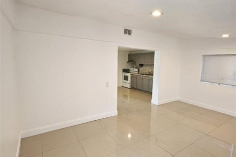 Villa ou maison à vendre à Apollo Beach, Floride: 3 chambres, 79.52 m2 № 2102970 - photo 11