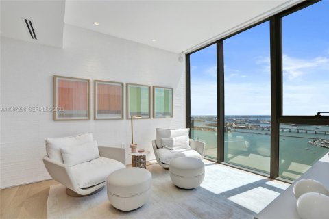 Copropriété à vendre à Miami, Floride: 5 chambres, 368.45 m2 № 2153703 - photo 12