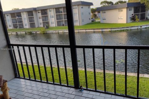 Condominio en venta en Tamarac, Florida, 2 dormitorios, 88.16 m2 № 1963034 - foto 6