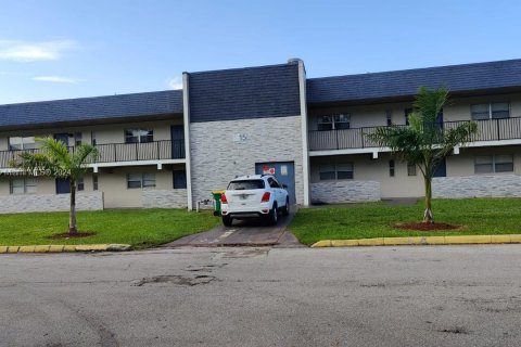 Condominio en venta en Tamarac, Florida, 2 dormitorios, 88.16 m2 № 1963034 - foto 3