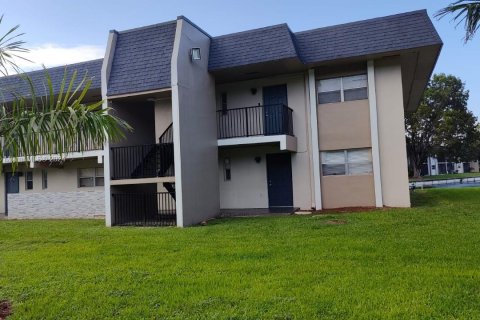 Condominio en venta en Tamarac, Florida, 2 dormitorios, 88.16 m2 № 1963034 - foto 2