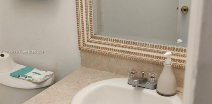 Condominio en Tamarac, Florida, 2 dormitorios  № 1963034