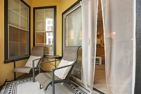 Condo in Orlando, Florida, 2 bedrooms  № 2400325 - photo 16