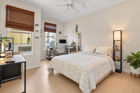 Condo in Orlando, Florida, 2 bedrooms  № 2400325 - photo 13