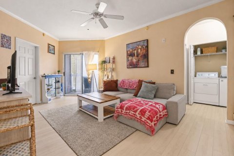 Condo in Orlando, Florida, 2 bedrooms  № 2400325 - photo 8