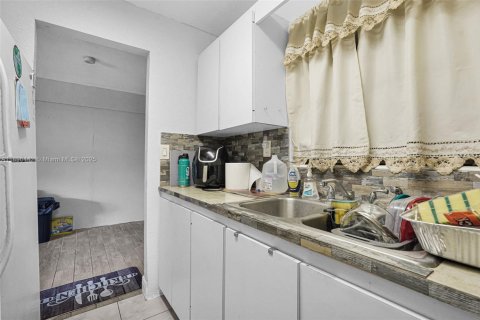 House in Hollywood, Florida 3 bedrooms, 105.17 sq.m. № 1948077 - photo 18