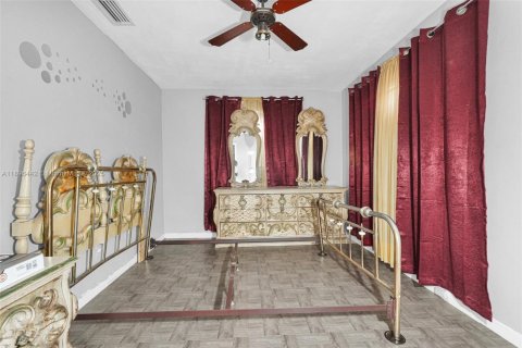 House in Hollywood, Florida 3 bedrooms, 105.17 sq.m. № 1948077 - photo 24