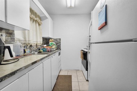 House in Hollywood, Florida 3 bedrooms, 105.17 sq.m. № 1948077 - photo 16