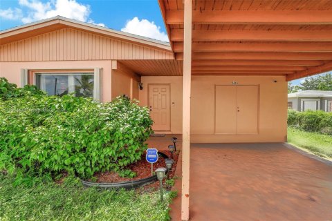 House in Hollywood, Florida 3 bedrooms, 105.17 sq.m. № 1948077 - photo 2