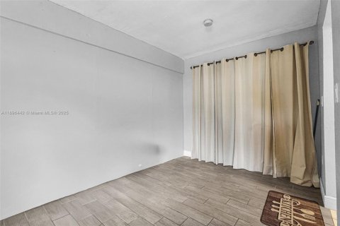 House in Hollywood, Florida 3 bedrooms, 105.17 sq.m. № 1948077 - photo 12