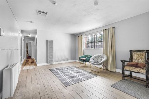 House in Hollywood, Florida 3 bedrooms, 105.17 sq.m. № 1948077 - photo 13