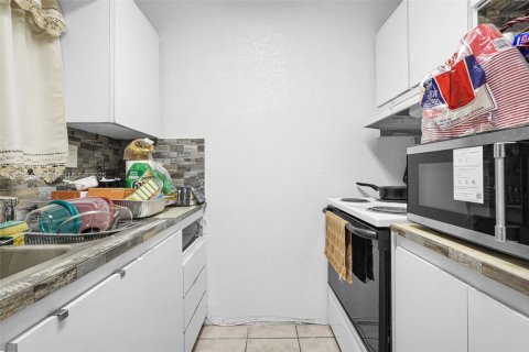 House in Hollywood, Florida 3 bedrooms, 105.17 sq.m. № 1948077 - photo 17