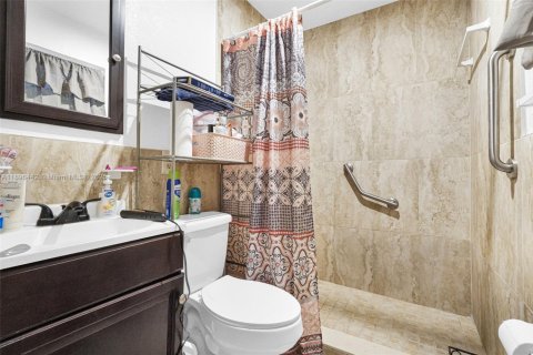 House in Hollywood, Florida 3 bedrooms, 105.17 sq.m. № 1948077 - photo 29