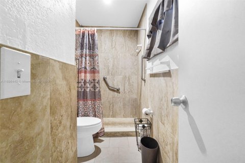 House in Hollywood, Florida 3 bedrooms, 105.17 sq.m. № 1948077 - photo 30