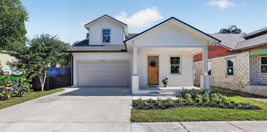 House in Tampa, Florida 4 bedrooms, 225.57 sq.m. № 2148529