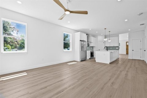 House in Tampa, Florida 4 bedrooms, 225.57 sq.m. № 2148529 - photo 22