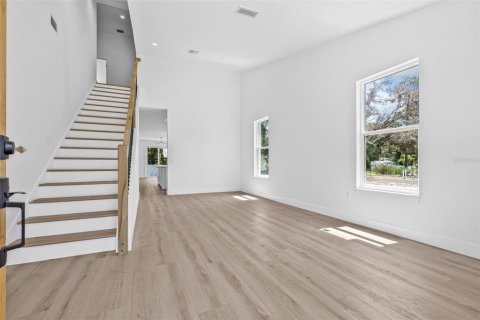 House in Tampa, Florida 4 bedrooms, 225.57 sq.m. № 2148529 - photo 15