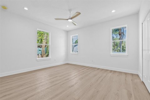 House in Tampa, Florida 4 bedrooms, 225.57 sq.m. № 2148529 - photo 23