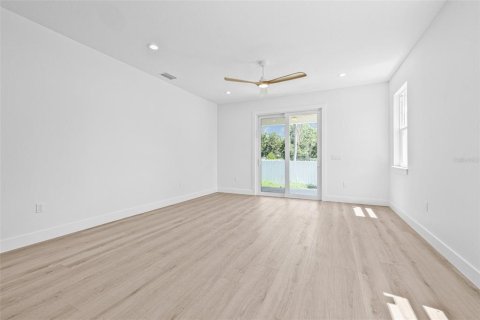 House in Tampa, Florida 4 bedrooms, 225.57 sq.m. № 2148529 - photo 27