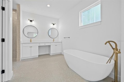 House in Tampa, Florida 4 bedrooms, 225.57 sq.m. № 2148529 - photo 24