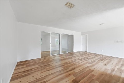 Villa ou maison à vendre à Deltona, Floride: 4 chambres, 170.75 m2 № 2272738 - photo 12